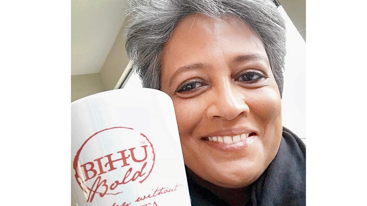 Shona Patel
Teatime for the Firefly
Drawing on her own experience of being raised on a remote tea plantation in Assam, Shona Patel gives us a story from the tea gardens of north India in the 1940s. The protagonist Layla marries the Oxford-educated Manik Deb, who has taken up a managerial role at one such plantation in Assam. Patel examines the economic exploitation and everyday challenges of the planters through the eyes of Layla and Manik