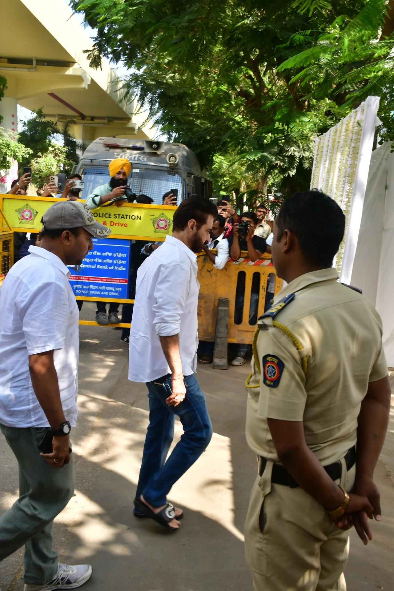 Sanjay Kapoor was also snapped at the Vile Parle crematorium just before the final rites of his mother, Nirmal Kapoor. The actor's mother passed away at the age of 90