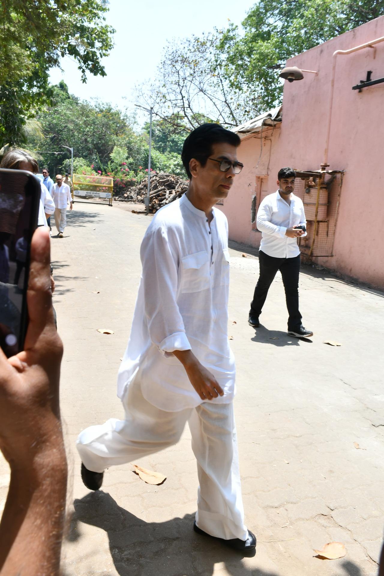 Karan Johar, who is very close to the entire Kapoor family, was among the first to visit Nirmal Kapoor’s residence after the news of her demise broke, to offer his last respects and condolences. The filmmaker was also seen today at the crematorium