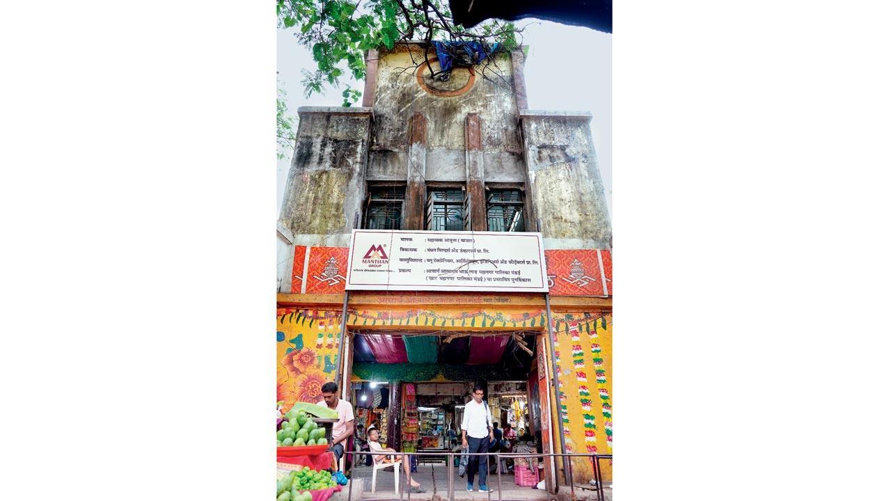 SoBo ke bahar bhi Art Deco hai...
