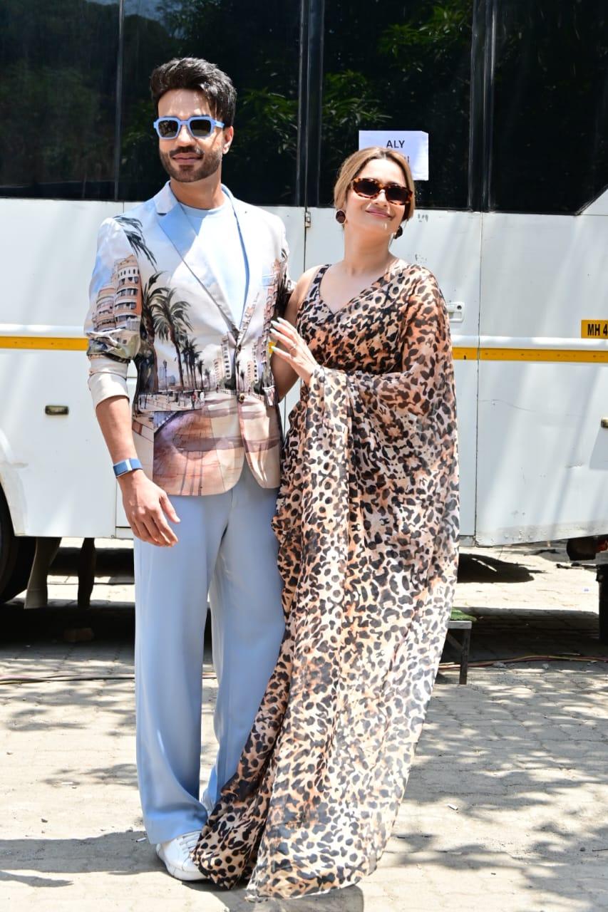Ankita Lokhande and Vicky Jain posed together for the media as the couple reached the sets of Laughter Chefs for the shoot. While Ankita slayed in her desi avatar in a cheetah-print saree, Vicky Jain looked smart in a stylish outfit