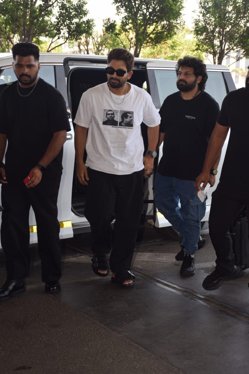 Allu Arjun looked incredibly smart as always as he stepped out in the city. The Pushpa star was snapped at Mumbai Airport, and his comfy and casual look is sure to be an inspiration. Allu Arjun was seen wearing a white T-shirt paired with black pyjamas