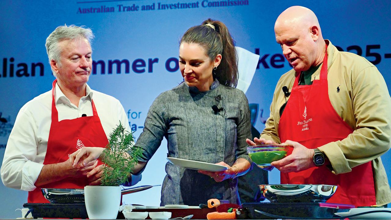 Former Australian captain Steve Waugh and cricketer Matthew Hayden get some tips from Todd