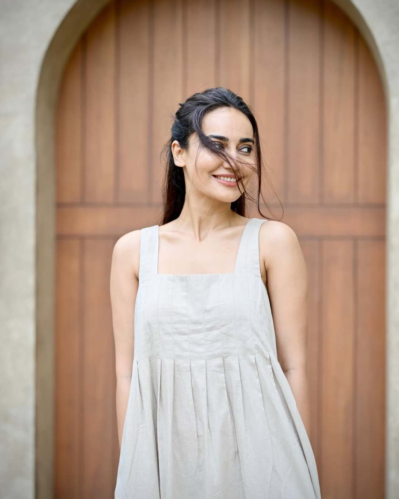 In this look, she tied her hair in a soft ponytail and opted for minimal makeup, including kohl eyes and a nude-pink lip shade