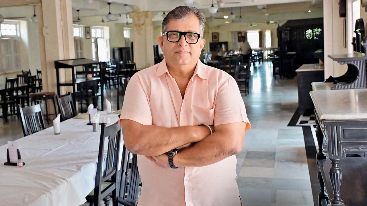 Mumbai chef turns superman, saves police constable at Girgaon Chowpatty