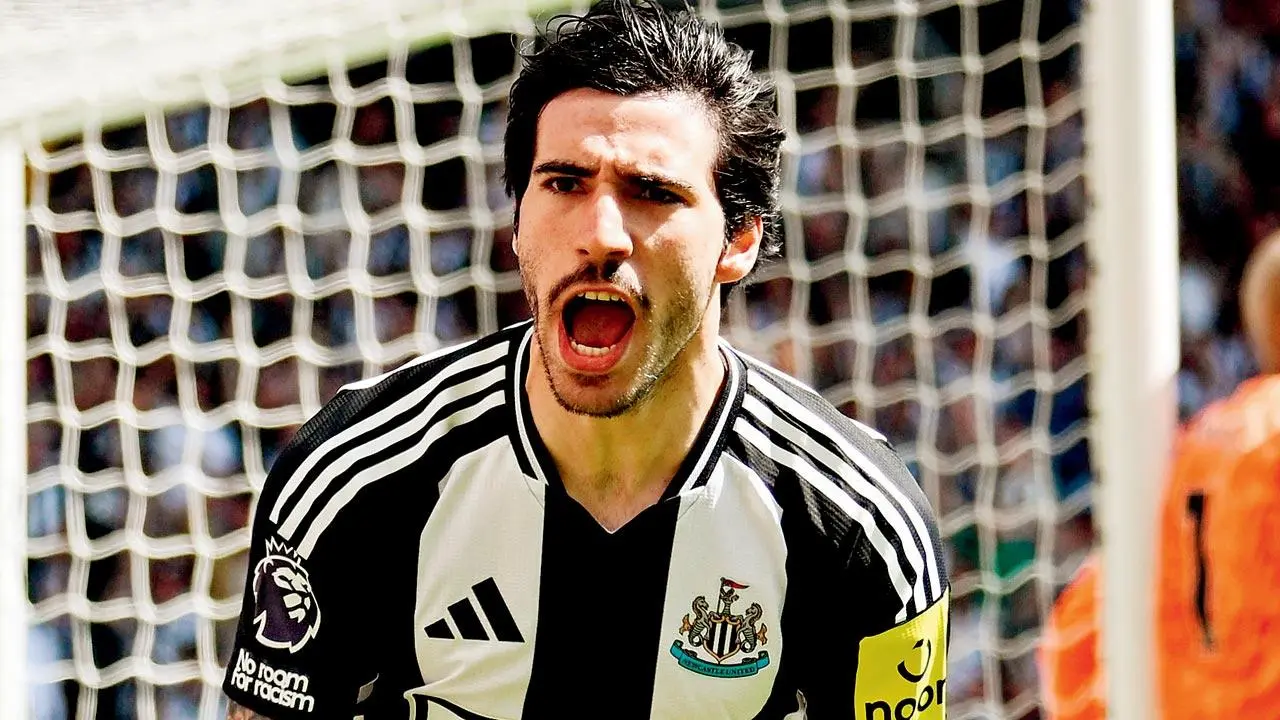 Newcastle climb to 3rd spot with 2-0 win over Chelsea