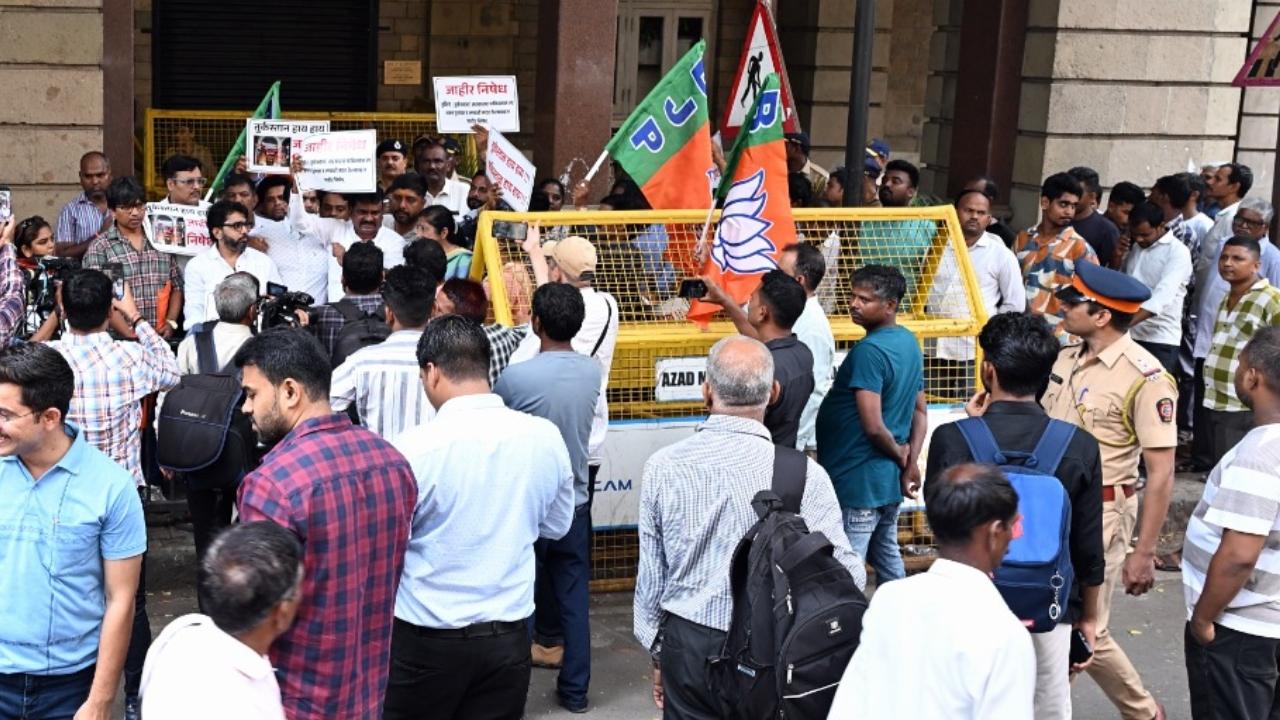Speaking after a national conference of trade leaders, BJP MP and CAIT Secretary General Praveen Khandelwal said, 
