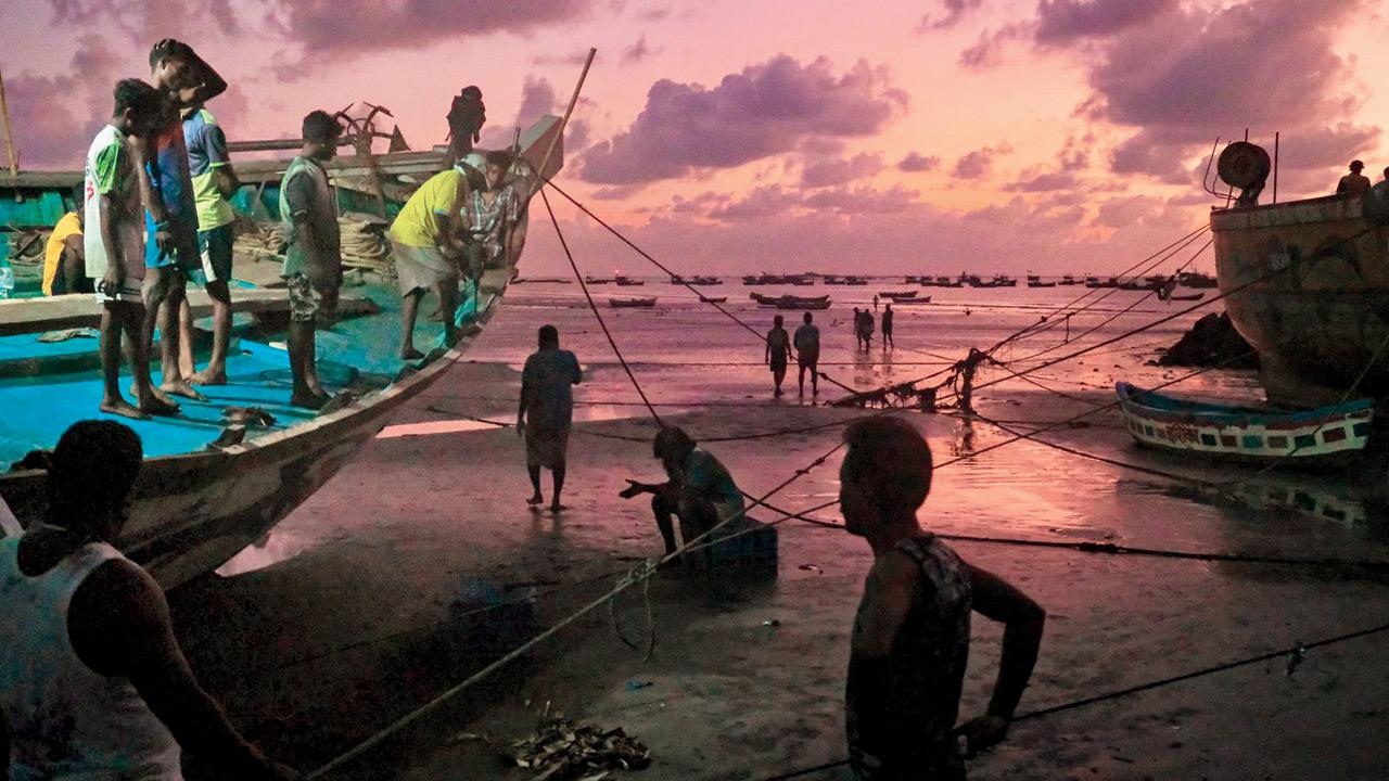 Members of the fishermen community at Uttan. Pic Courtesy/Yash Sheth