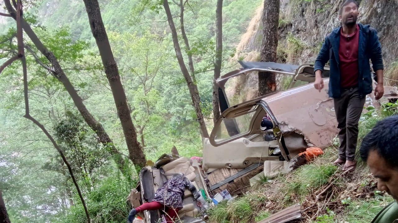 District Magistrate Meharban Singh Bisht said six people died on the spot. One of the helicopter occupants was seriously injured in the crash and has been identified as M. Bhaskar (51) from Andhra Pradesh. He has been airlifted to AIIMS, Rishikesh
