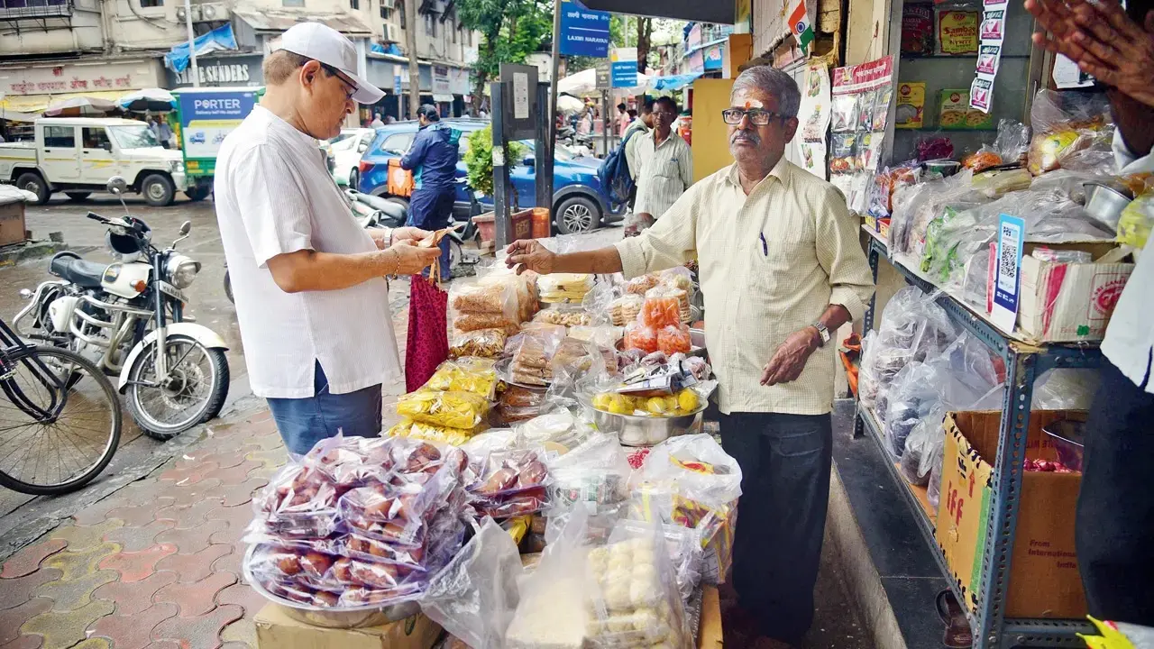 Trails Veggies and snackingIf you’ve been ignoring domestic chores why not step out with her today? Head to Dadar market to pick veggies, or masalas at Shinde Masalewala, and round it off with a kothimbir vadi treat at Prakash. Matunga’s vegetable market also makes for a fun trail, while their traditional kirana stores. End the day with a piping hot dosa-vada-idli meal at one of the Udipis nearby.AT Ranade Road, Dadar West; Lakhamsi Napoo Road, Matunga East.
A walk down the nature trailBook an early morning walk away from the noise of the city at the elevated walkway in Malabar Hill — the perfect thank you to someone who has been a constant in your chaos.TIME 5 am to 8 pmAT Malabar Hill.LOG ON TO naturetrail.mcgm.gov.inCOST Rs 25 onwards (Indians); Rs 100 onwards (international)