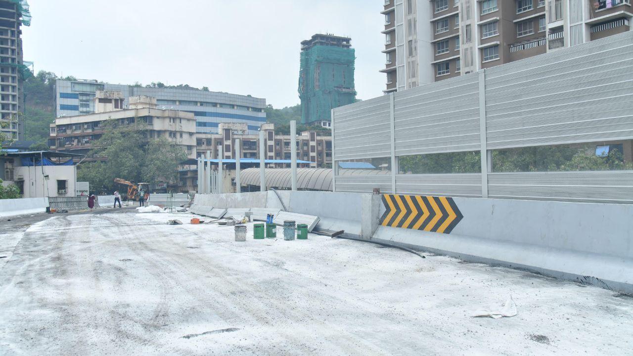 Bangar stated that the reconstruction of the Carnac Flyover, declared dangerous by Central Railway, has been undertaken by the BMC