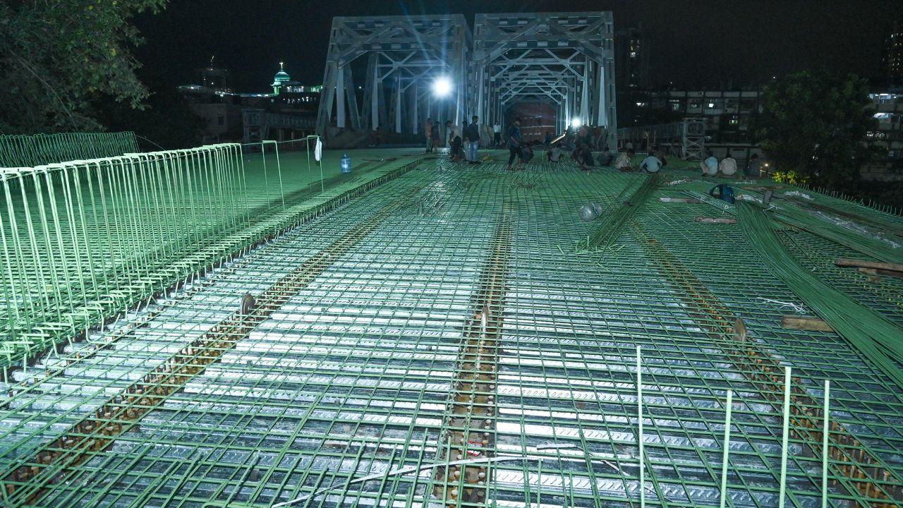 To ensure seamless traffic flow in the Mumbai Metropolitan Region, the Brihanmumbai Municipal Corporation (BMC) has undertaken the construction of various flyovers, railway overbridges, pedestrian bridges, and skywalks across the city