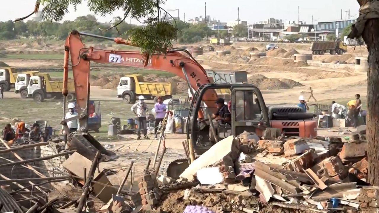 Zone 2 Deputy Commissioner of Police (DCP), Jagdish, said that the police had prepared a list of 30 habitual offenders and were asked to identify any illegal constructions or unauthorised electricity connections linked to them