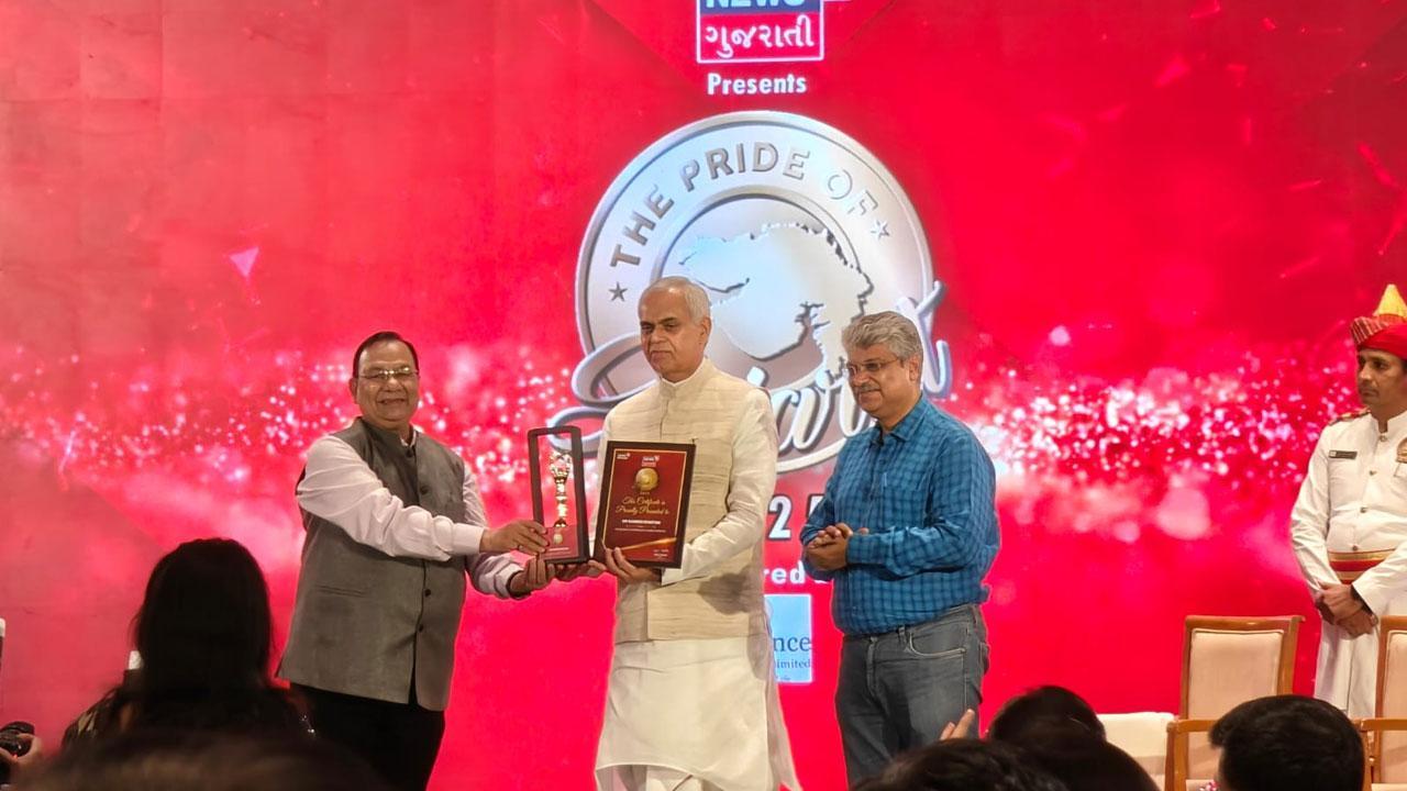 Astrologer Ramesh Khaitan Receives 