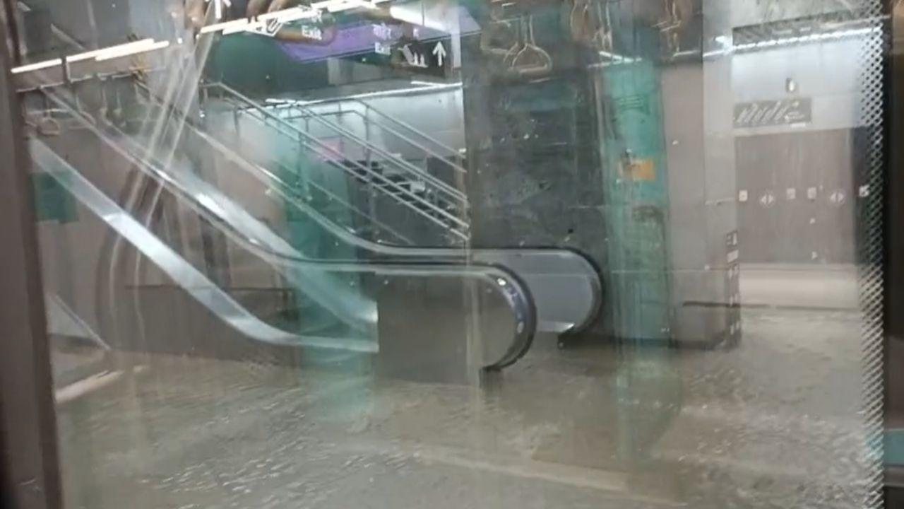  However, the train services from Aarey JVLR to Worli are not affected and are running regularly