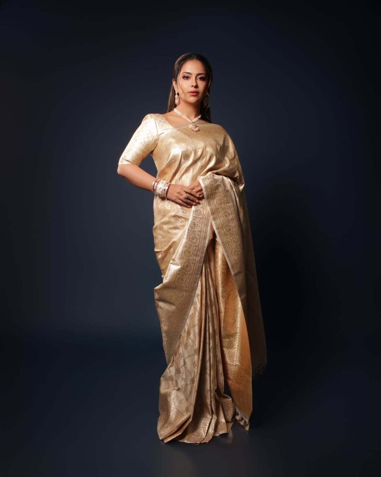 While she chose to keep her makeup nude, Avika picked stylish jewellery, including a stack of bangles, a pearl neckpiece, and big earrings