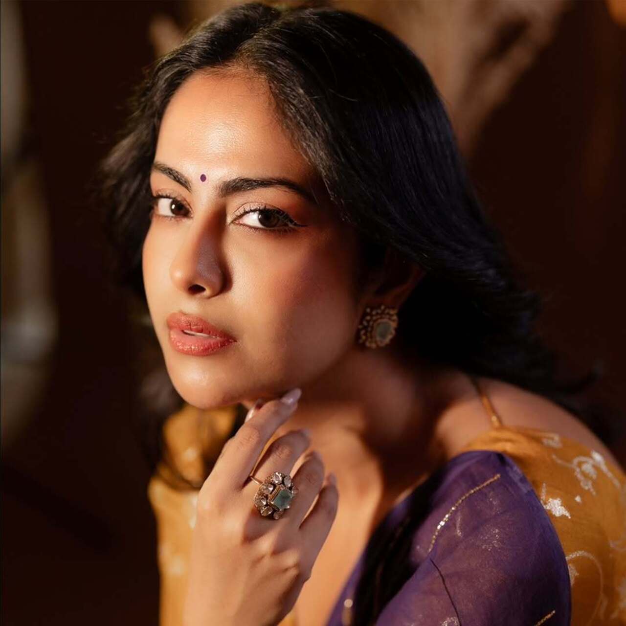 A fan of perfect jewellery, she yet again accessorised her look in style, and we are in awe already. For this look, she chose an intricately designed ring and a stylish bracelet