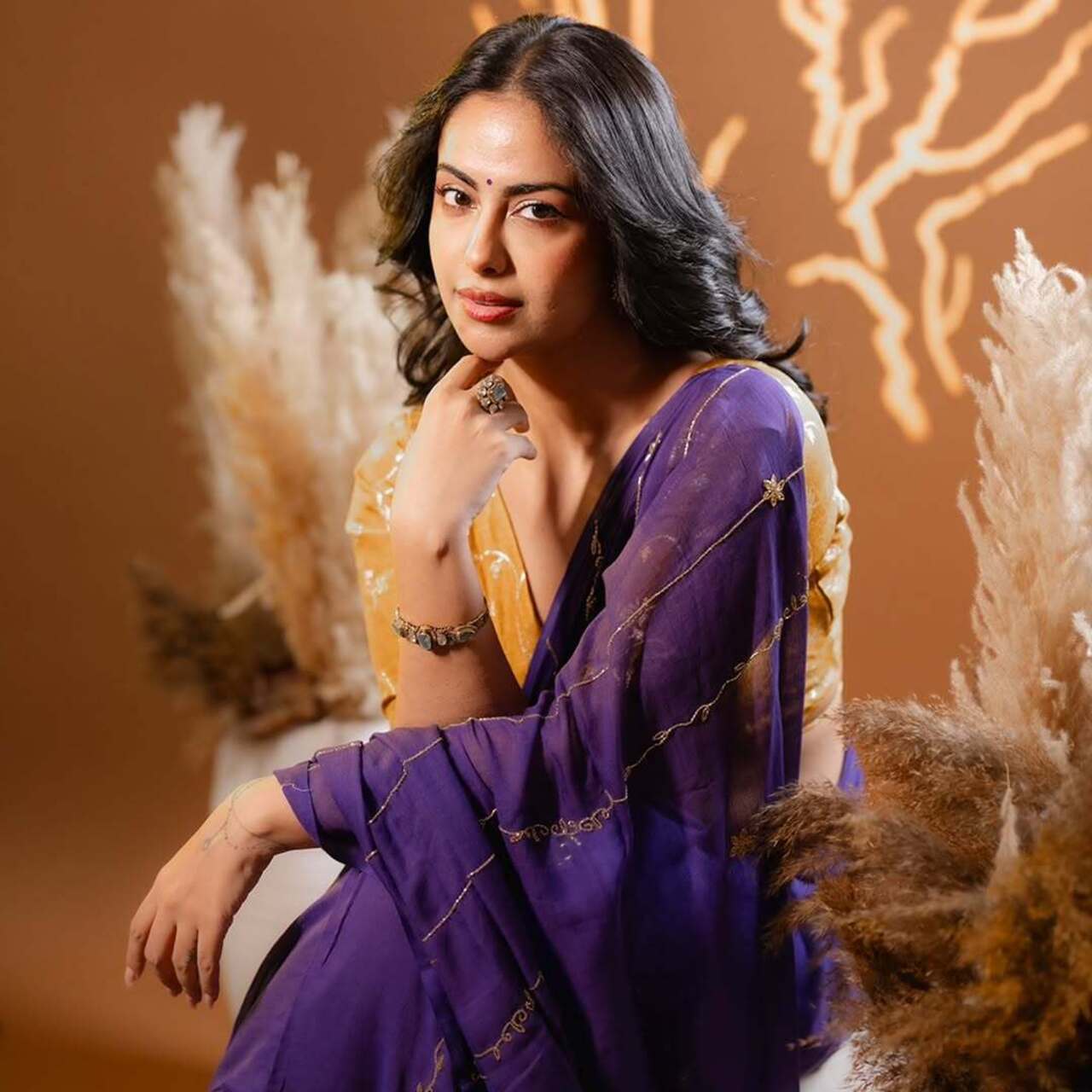 Contrast at its best—in this look, Avika wore a purple saree paired with a yellow blouse. The actress’ blouse featured white detailing, further enhancing the look