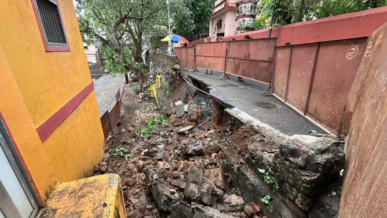 Part of Banganga Lake compound wall collapses