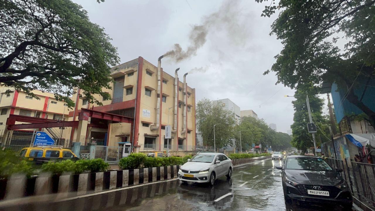 The Haji Ali pumping station, in particular, serves the nearby coastal and low-lying regions, which are prone to flooding during high tide and intense rainfalls