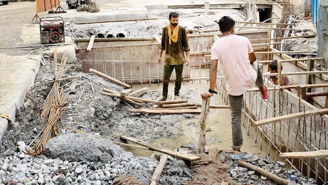 Matoshree Ramabai Marg in Malad West, where one side of the road is done. Pic/Nimesh Dave