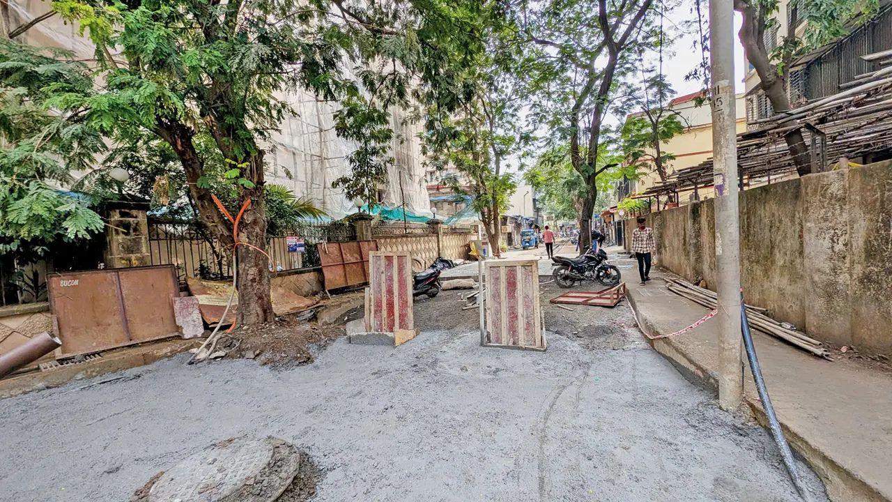 On Monday, mid-day revisited SVP Nagar in Andheri West, where the CC work had earlier remained incomplete on a stretch of Mahadeshwar Lane. During our visit, we found that the CC work had been completed on both sides of the road. Pic/Ranjeet Jadhav 
