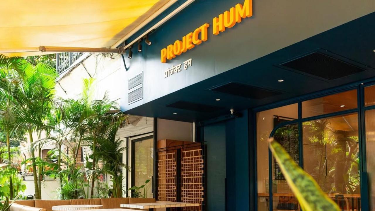 Project Hum, Versova
Bandra’s Project Hum is now in Versova. This peaceful spot champions clean design, clean eating, and conscious community. The menu leans healthy, and offers farm-to-table bites that include breakfast, their signature wraps, salads, bowls, and the field plates that the brand has come to be known for. You can also indulge guilt-free and get a bite from their honest bakery. Some offerings include the millet crumble cheesecake, choco multiseed cookie, and more (Pic Courtesy: Instagram/@project.hum)
WHERE: Shop 3, Versova Marg, Aram Nagar Part 2, Jeet Nagar, VersovaPRICE: Rs 1500 for two  