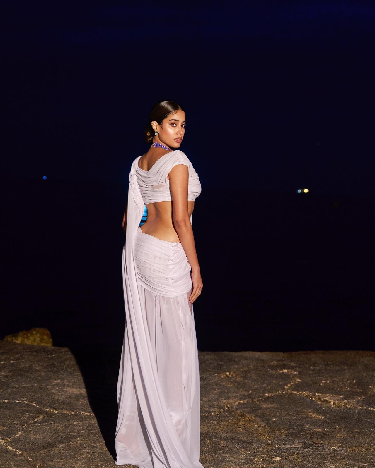The saree had a body hugging fit and boasted of a crinkled palla perched on her right shoulder. Janhvi's white saree clad look was uncannily familiar to her later mother, Sridevi's yesteryear avatar