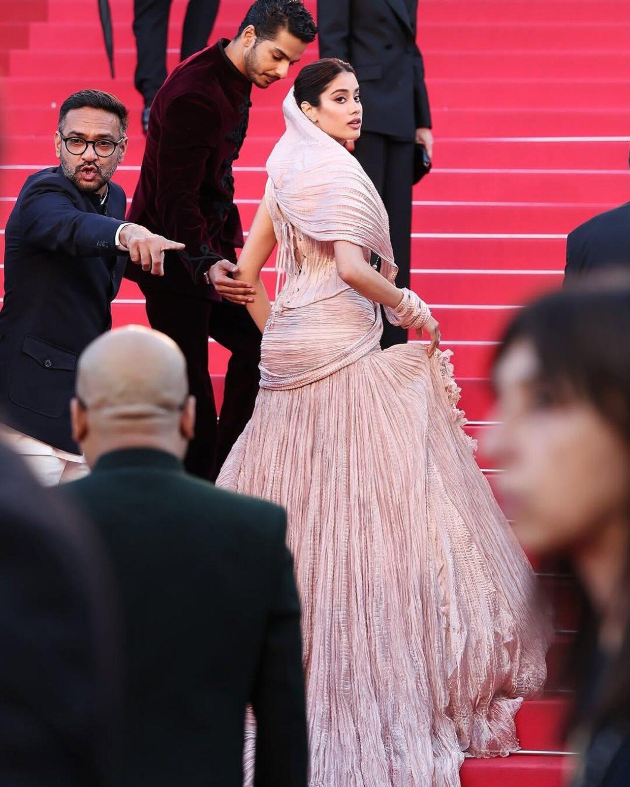 Dressed in ace designer Tarun Tahiliani's custom outfit, Janhvi looked like a vision in pink