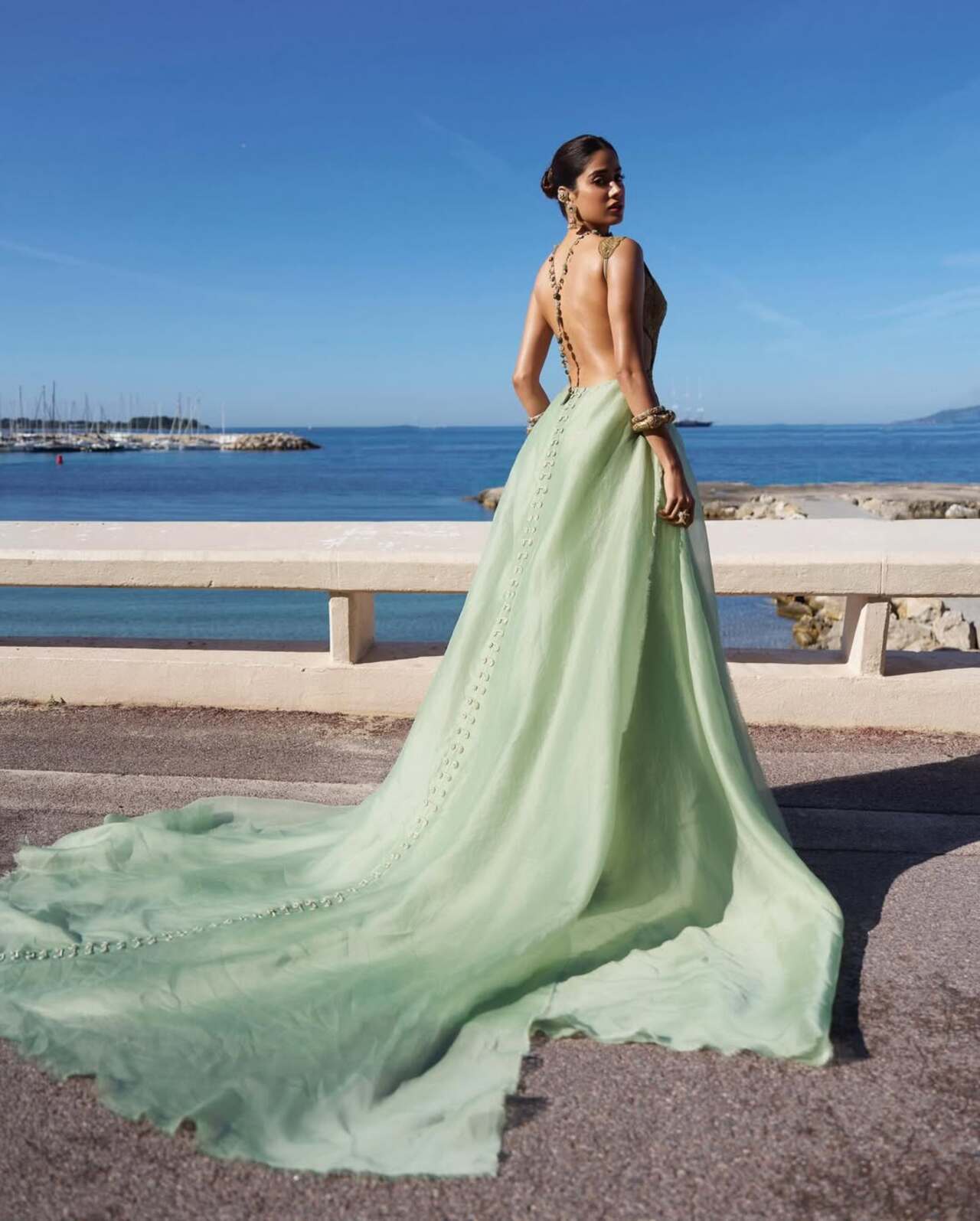 Janhvi Kapoor looked like a goddess in her look for the premiere of her film Homebound at Cannes 2025. This is the actress' first time at the prestigious film festival and she has been serving looks ever since she arrived in the city of Cannes