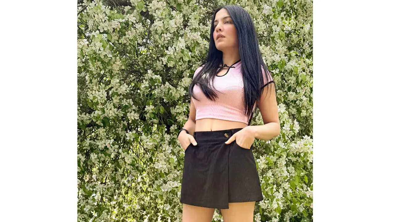Celina Jaitly's son is shocked to see mama's new pants