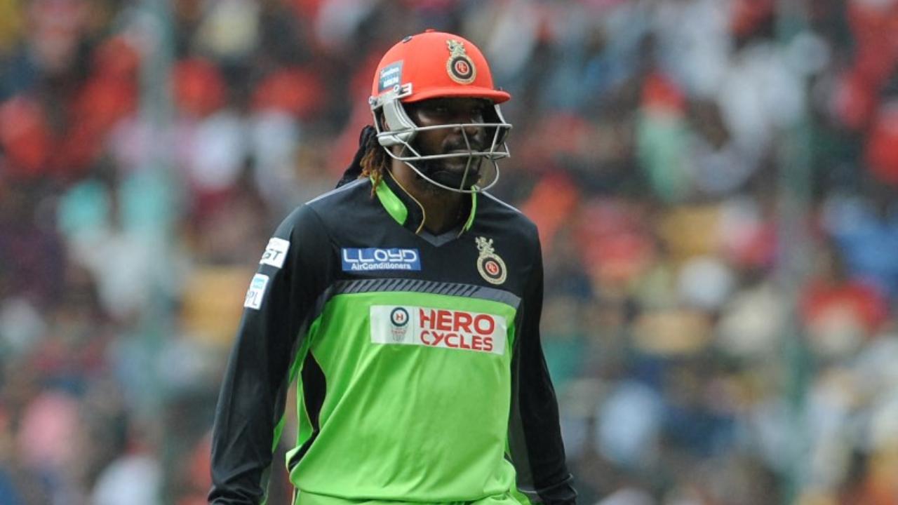 RCB lost the early wicket of its opening batsman Chris Gayle for just six runs. Facing 13 deliveries, the left-hander was able to smash just one boundary at the M. Chinnaswamy Stadium