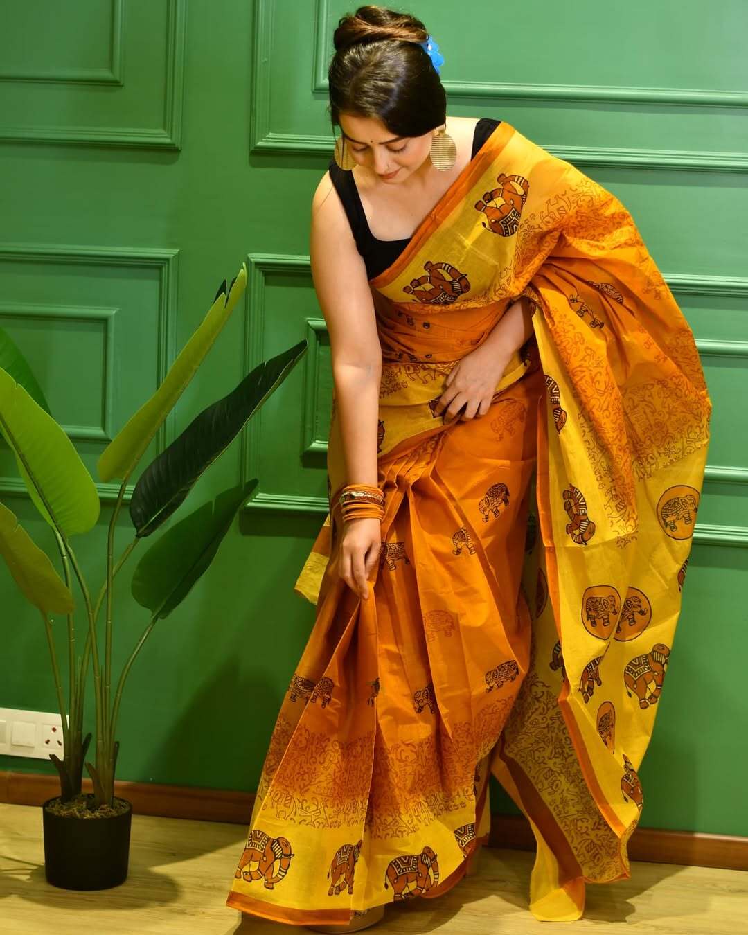 In this look, the actress tied her hair up in a loose bun, perfectly complementing the outfit. Chunky golden earrings added the final touch to this stunning appearance