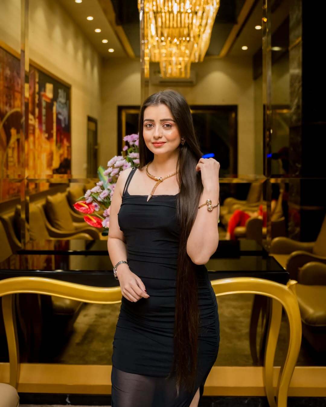 Oh good lord — drop-dead gorgeous! In this stunning appearance, the actress wore a beautiful black mini dress, making her look incredibly hot