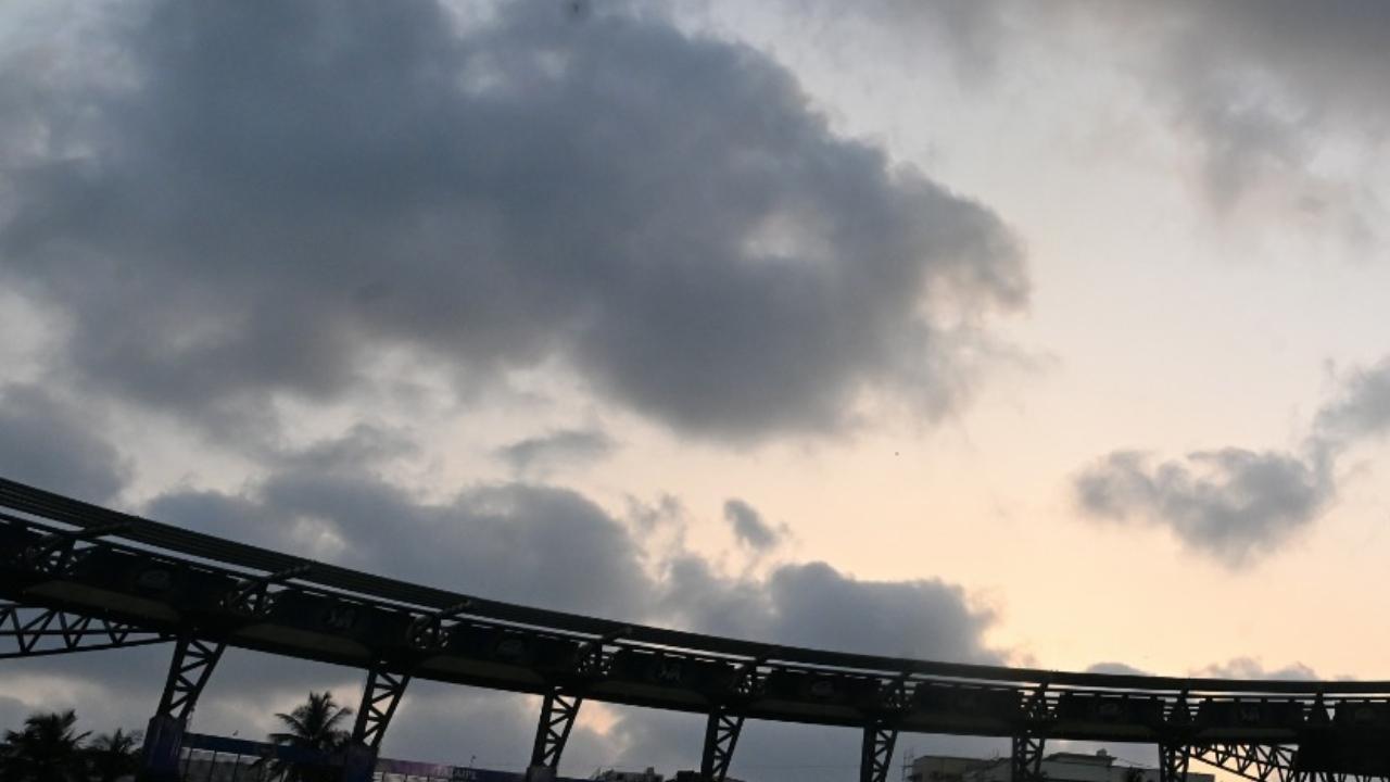 IMD issues 'yellow alert' for Mumbai, parts of Maharashtra; predicts light rains