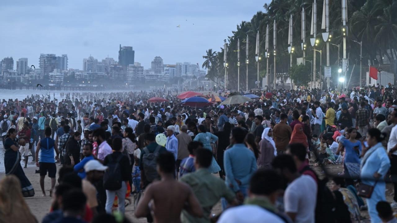 After witnessing lightning storms earlier this weer, Mumbai and its surrounding districts on Friday experienced partly cloudy sky