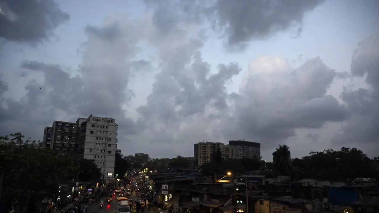 IMD predicts thunderstorm, light rains in Mumbai, Thane and parts of Maharashtra