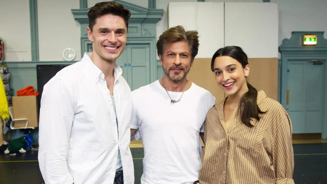 Shah Rukh Khan visits team of Come Fall in Love- The DDLJ Musical in London