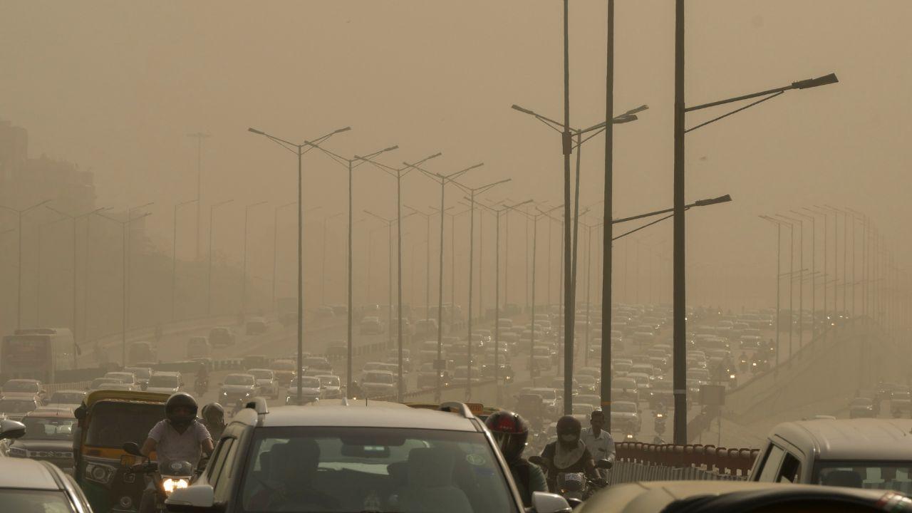 As a result, visibility continues to remain poor, fluctuating between 1,200 and 1,500 metres at both the Safdarjung and Palam airports, the IMD added
