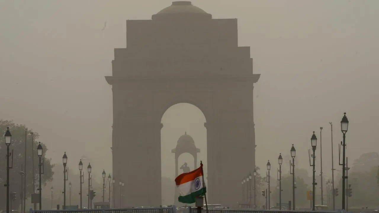 IN PHOTOS: Dust storm sweeps Delhi-NCR, IMD warns of more turbulent weather