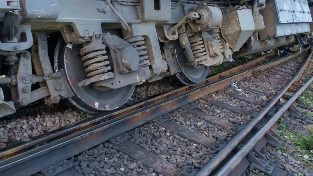 Goods train derails between Bhiwandi and Kharbao in Thane district