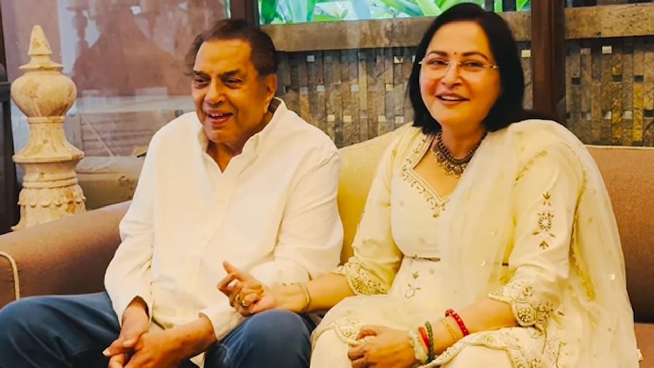 Jaya Prada enjoys 'lighter moments' with Dharmendra