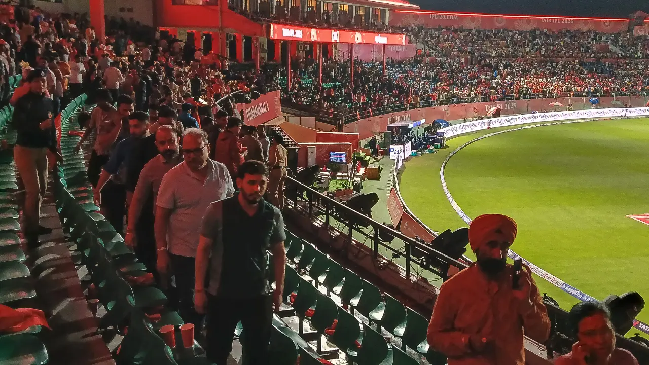 IPL 2025: Suspended amid cross-border tensions
The current edition, IPL 2025, was halted after 58 of 70 league-stage matches, following rising military tensions after Operation Sindoor. The turning point came when the Punjab Kings vs Delhi Capitals match in Dharamsala was abandoned mid-game, prompting the league’s indefinite suspension