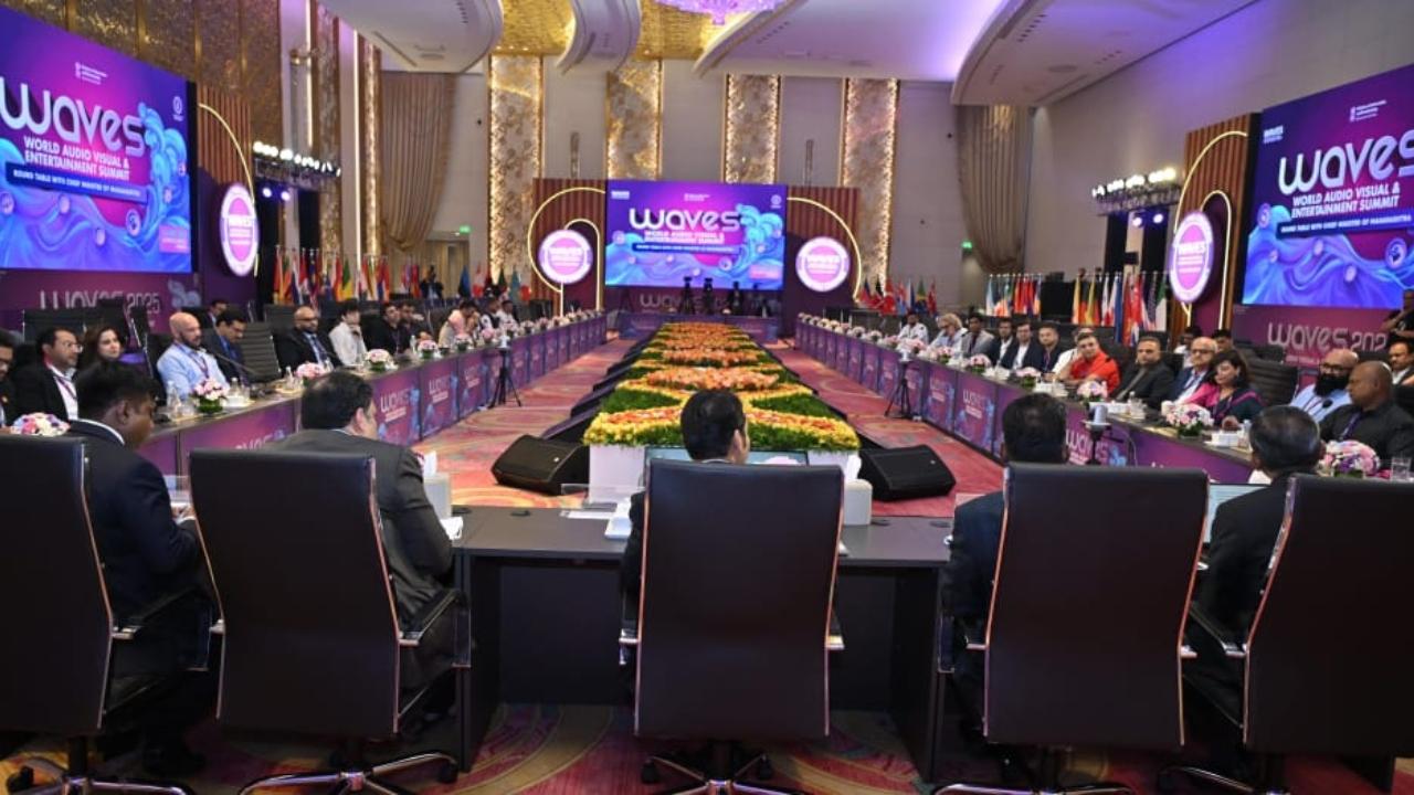 Speaking with the press, the CM Fadnavis said that he was proud that Mumbai hosted such a global-scale platform. He thanked PM Modi for trusting in Maharashtra to organise such a large scale platform
