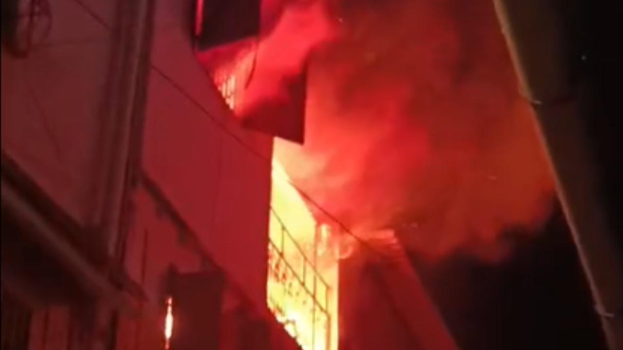 Massive fire breaks out on second floor of house in Malvani