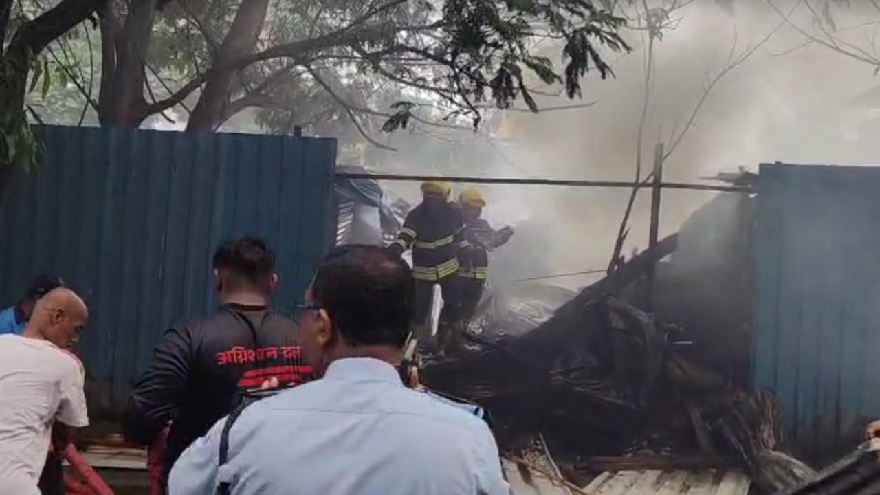 Around noon, a short circuit in one of the huts sparked the fire. At the time, two to three labourers were present inside