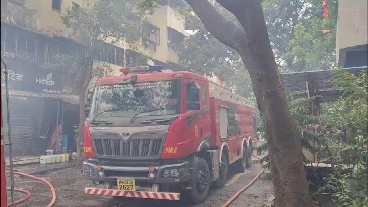 The incident occurred in the Sheetal Nagar area, where a developer had set up about 20 to 25 temporary tin huts for his labourers on an open plot