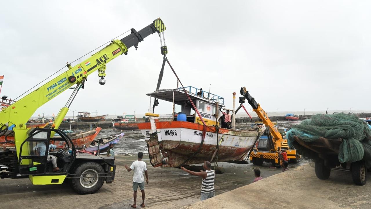 The southwest monsoon has advanced into more parts of the west central and east central Arabian Sea, parts of Karnataka, the entire state of Goa, portions of Maharashtra, parts of the west central and north Bay of Bengal, and regions of Mizoram, Manipur, and Nagaland. The Northern Limit of Monsoon (NLM) now passes through Devgad, Belagavi, Haveri, Mandya, Dharmapuri, Chennai, and further northeast through Aizawl and Kohima