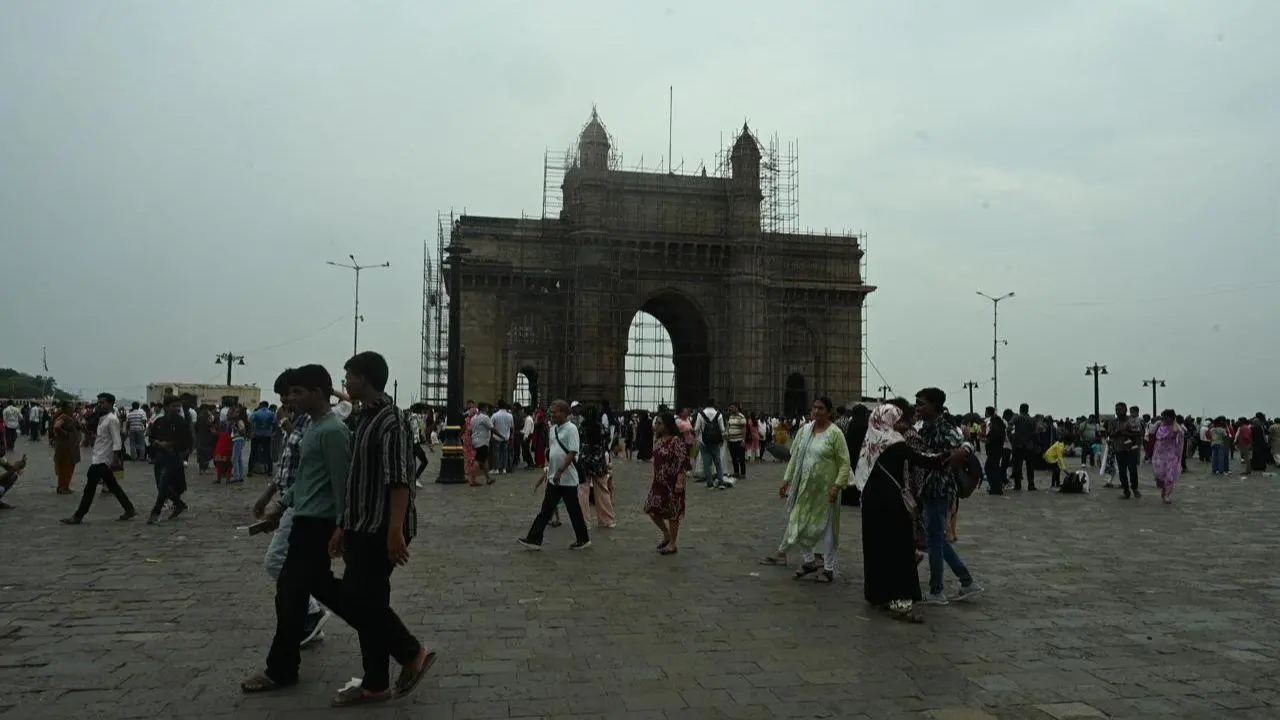 IN PHOTOS: Cloudy skies, cool breeze welcome visitors at Marine Drive, Gateway