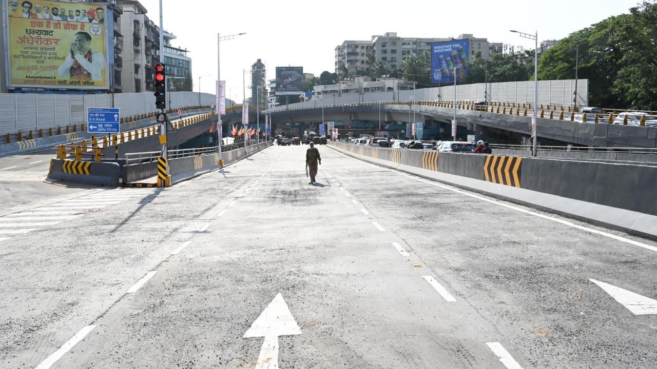 The approach roads within the BMC limits cover 421 metres--231 metres on the eastern side and the remaining on the western side. These roads include solid approaches and multiple spans, along with concrete deck slabs and asphalting